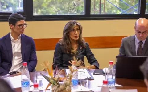 Impulsores del proyecto de Ley de creaci�n de la Universidad Centro Familiar de Adoraci�n se reunieron con legisladores.