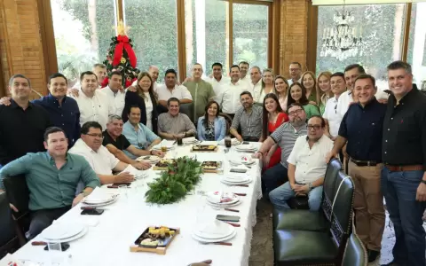Diputados colorados reunidos en el "quincho" de Cartes.