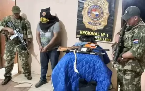 El brasile�o detenido ten�a en su poder dos armas de fuego.