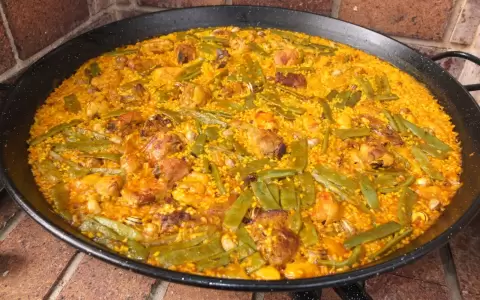 Paella.