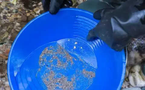 Lo que arranc� como una perforaci�n en busca de agua en Caapuc�, termin� en hallazgo de oro.