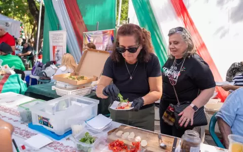 Festa in Piazza en la Plaza Italia de Asunci�n.