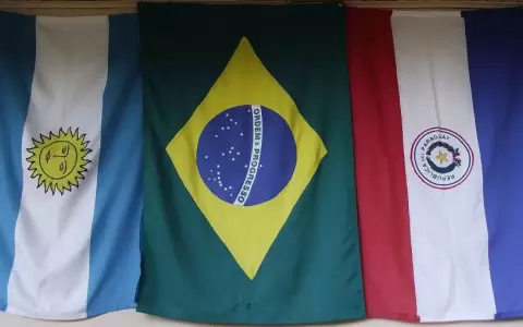 Banderas de la triple frontera.