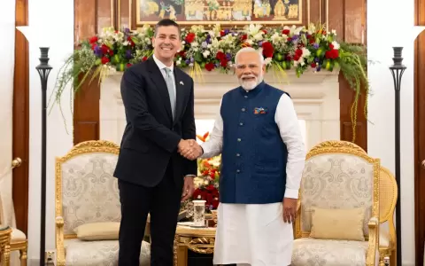 Pe�a con el primer ministro de la India.