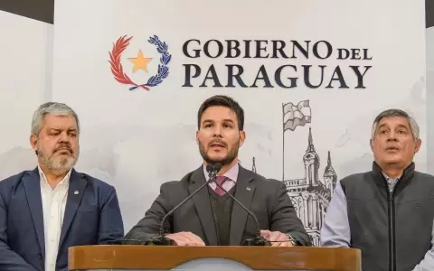 Autoridades realizaron una conferencia de prensa.