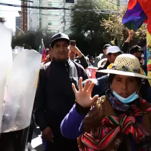 Más de 12 policías heridos en protestas de "evistas" en Bolivia