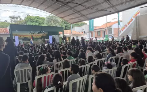 ueno bank ratifica compromiso con la educaci�n a trav�s de la entrega de libros.