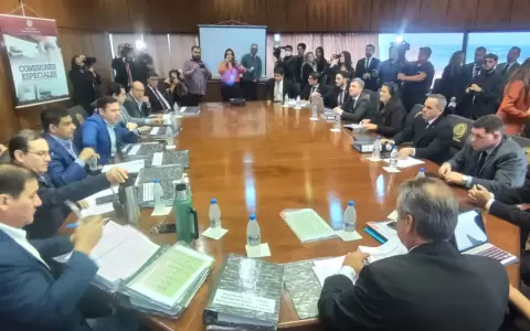 Reuni�n de la Comisi�n que estudiar� intervenci�n de la Municipalidad de Ciudad del Este.