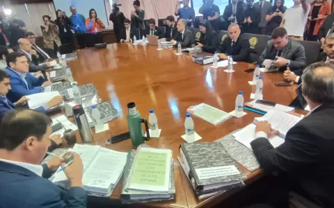 Reuni�n de la Comisi�n que estudiar� intervenci�n de la Municipalidad de Ciudad del Este.