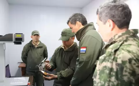 El presidente de la Rep�blica, Santiago Pe�a, durante una visita a la Digemabel.