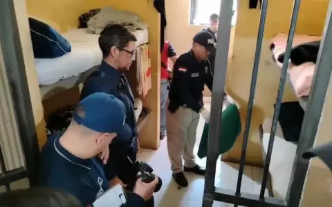 En estos momentos est�n allanando la celda del presunto asesino de Fernanda Ben�tez.