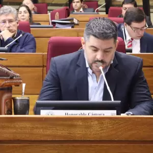 "Bachi" Núñez no descarta ni asegura renuncia de Nenecho: "Podría ser 50% y 50%"