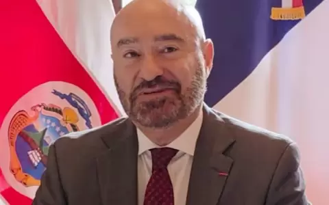 Embajador de Francia.