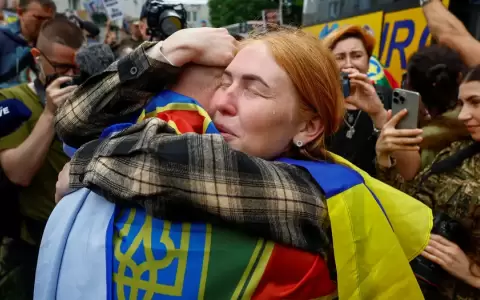 Imagen del intercambio de prisioneros realizado el 25 de mayo.