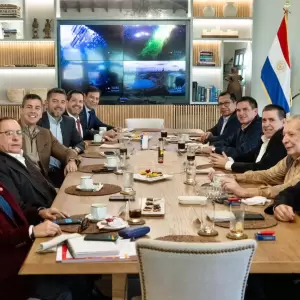 Pe�a reaparece en reuni�n con "comando" de Honor Colorado tras estar alejado