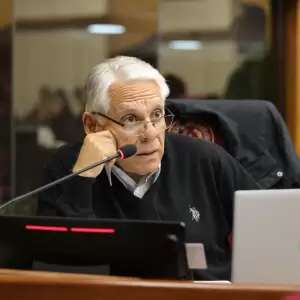 Control a médicos: Iramain propone empezar la dosificación en el círculo cercano de Jatar Fernández