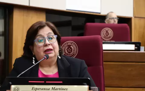 Esperanza Mart�nez.