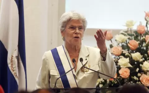 Violeta Barrios de Chamorro.