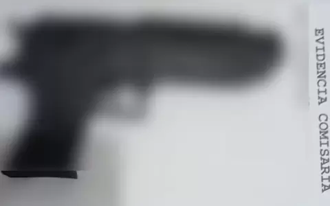 La pistola de juguete qued� en sede policial como evidencia.