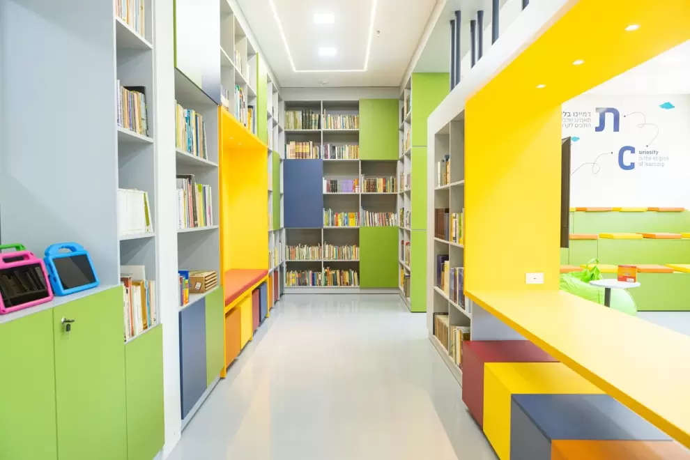 Centro multimedial "Bibliotech Rolf y Graciela Kemper".