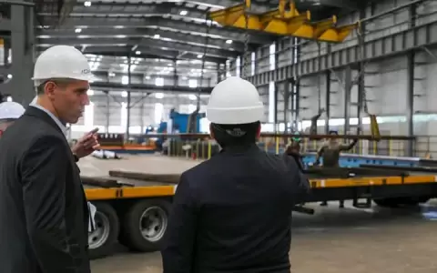 El viceministro de Industria, Marco Riquelme durante su recorrido por empresas metal�rgicas.