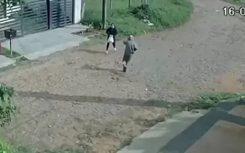 El malviviente utiliz� un arma blanca para despojar de su bolsa a la mujer.