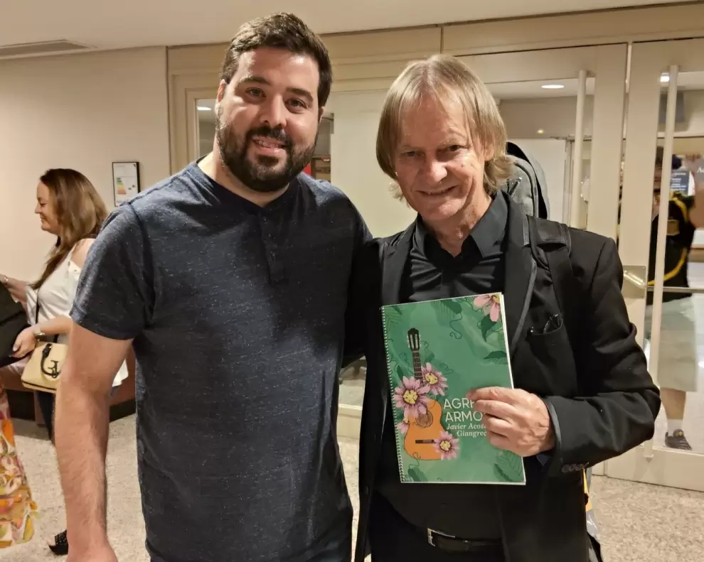 Javier Acosta y David Russell con las partituras de guarania. Auditorio de Madrid, 2025. Cortesía