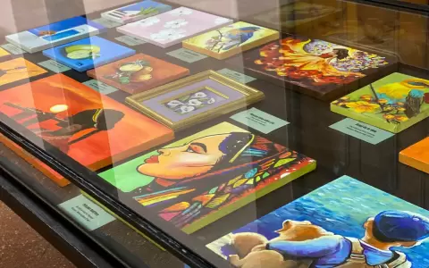 Obras de la muestra  colectiva "El arte detr�s de todo".