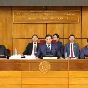 Ministra de Salud hace el vac�o al Senado y Ovelar la tilda de "inepta" e "ineficiente"