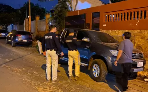 La camioneta de la marca Toyota que pretend�an robar los malvivientes.