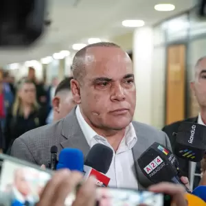 Presidente del Congreso respalda a "todos" los ministros de Pe�a