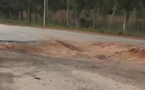 El MOPC sigue sin atender las denuncias ciudadanas en torno al peligroso bache.