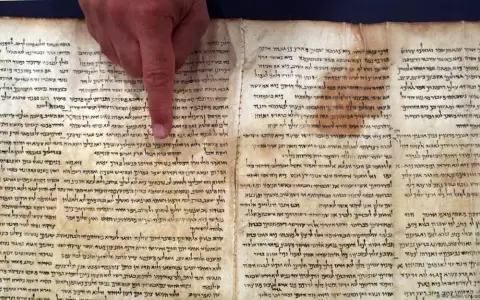 El equipo internacional combin� arqueolog�a, matem�ticas y estudios b�blicos para analizar manuscritos antiguos.