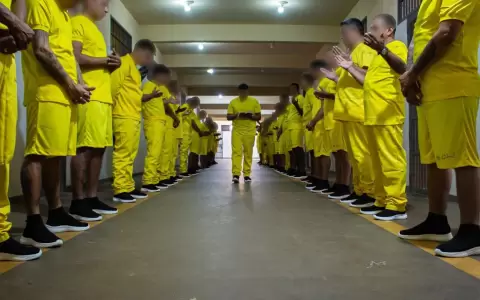 Uniforme amarillo en c�rcel de Paraguay.