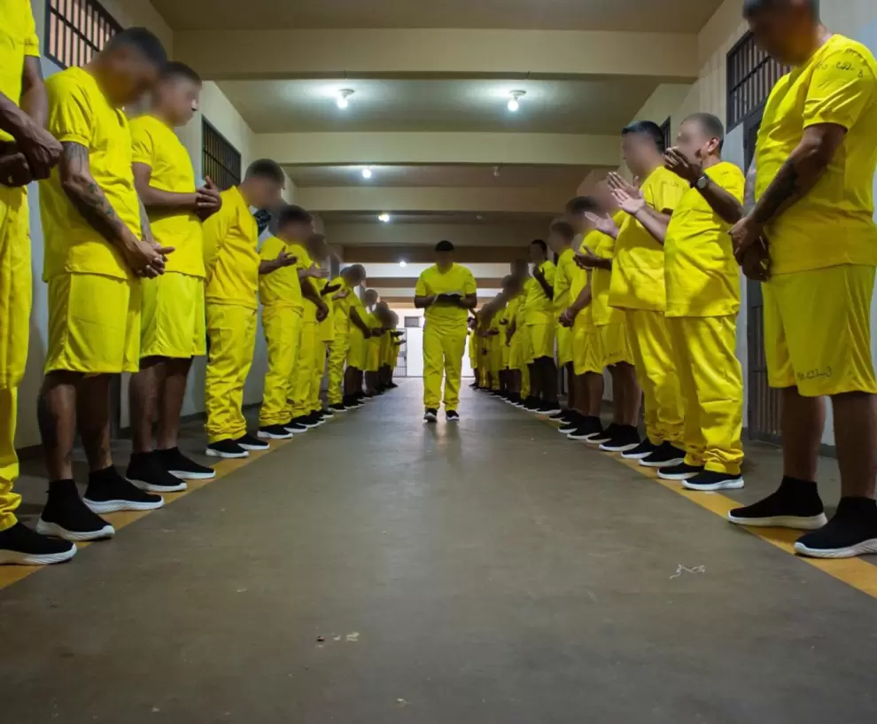 Uniforme amarillo c�rcel Paraguay.
