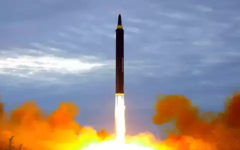 Ensayo de Corea del Norte con el misil de rango medio Hwansong-12, con capacidad para contener ojivas nucleares.