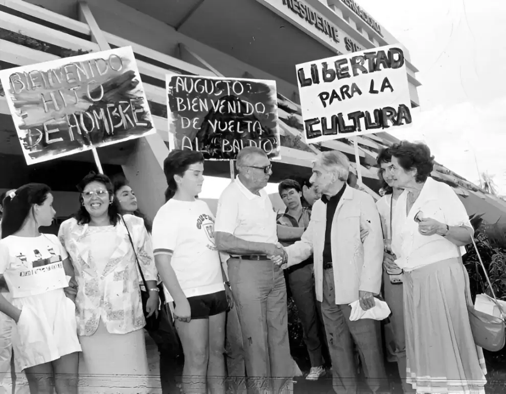Augusto Roa Bastos a la vuelta del exilio.