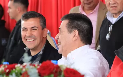 Santiago Pe�a y Horacio Cartes en Paraguar�.