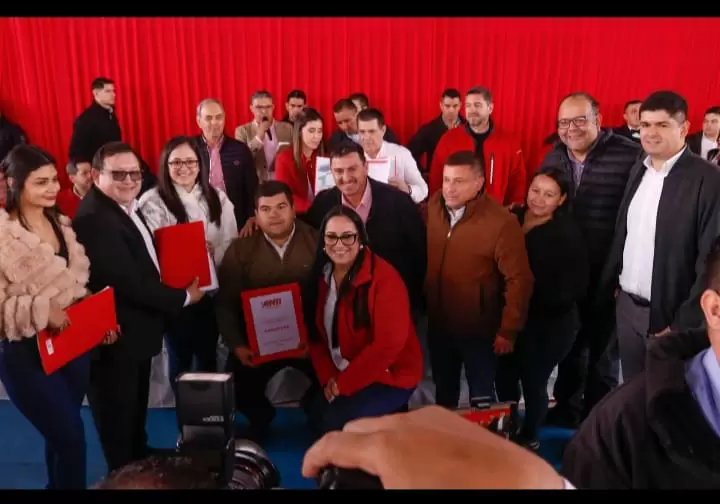 Varios funcionarios del MUVH en evento partidario en Paraguar� en horario laboral.