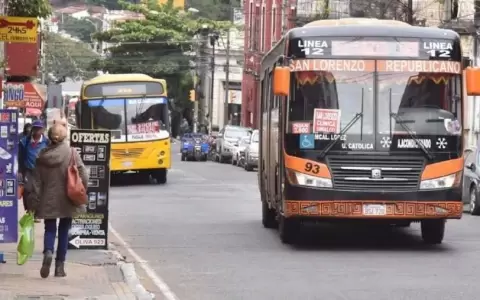 Regulada de buses ante la falta de pago del subsidio.