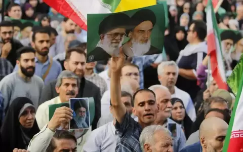 Protestas contra los ataques estadounidenses a instalaciones nucleares iran�es, en la Plaza de la Revoluci�n de Teher�n.