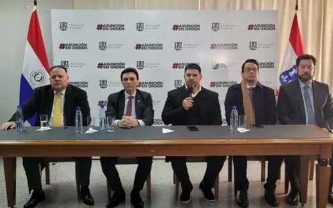 Conferencia de prensa en la municipalidad de Asunci�n.
