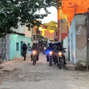 Aparatoso ingreso de 300 policías a la Chacarita en busca de grupos criminales