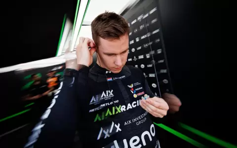 Orgullo nacional: Joshua Duerksen hace flamear la bandera paraguaya en el Red Bull Ring