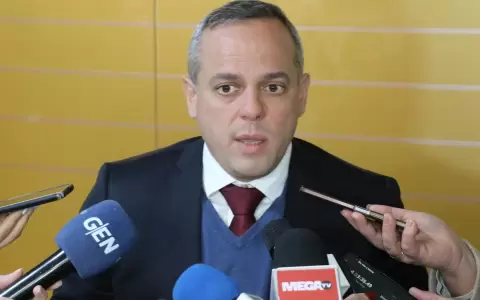 Camilo Ben�tez.