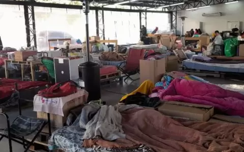 Familiares de asegurados internados en el IPS cuentan el dif�cil momento que les toca atravesar dentro del albergue.