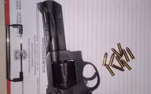 La pistola que ten�a en su poder el abogado.