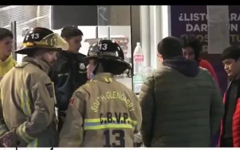 Los bomberos tuvieron que socorrer a los trabajadores.