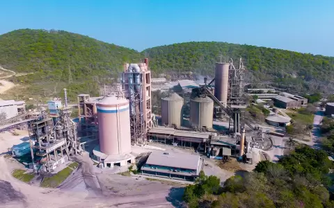 Industria Nacional del Cemento.