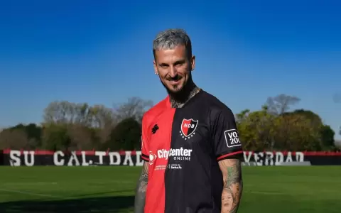 Pipa Benedetto jug� media hora y pidi� cambio debido a molestia muscular